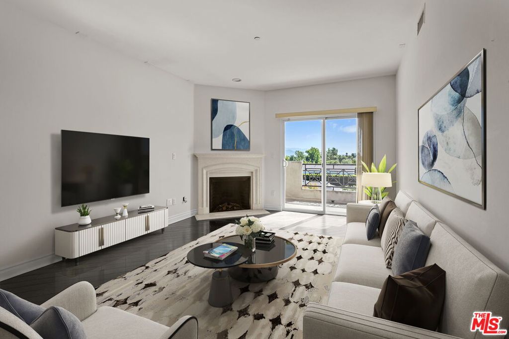 4424 Whitsett Avenue 303