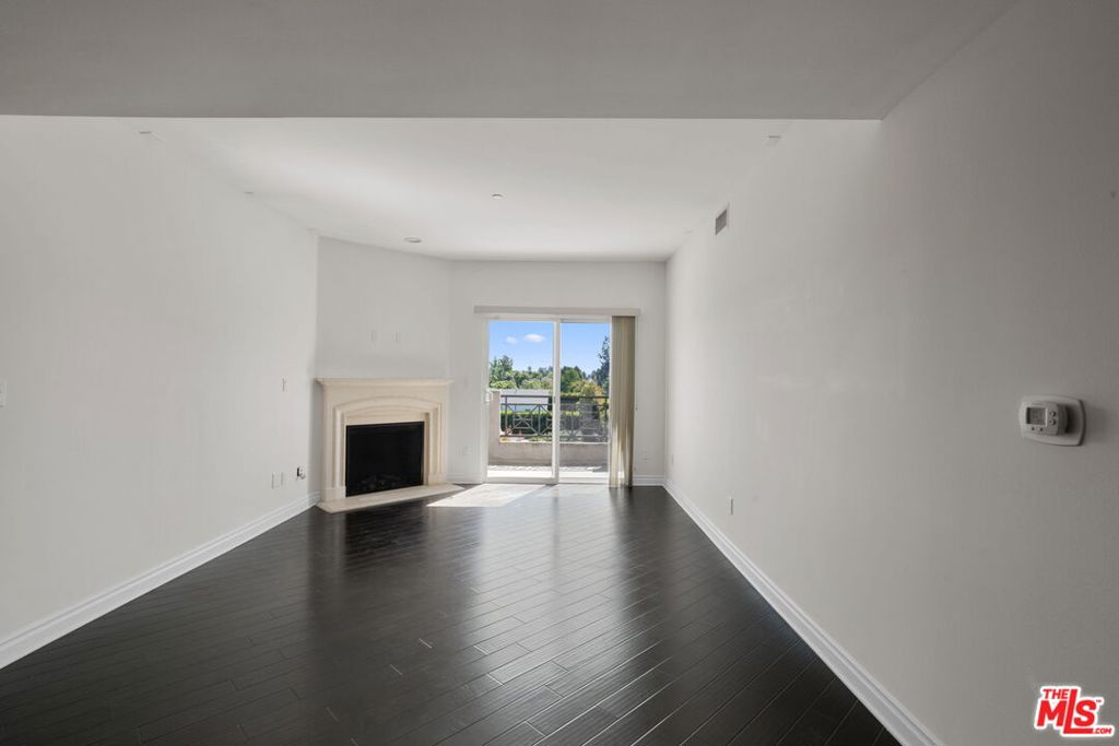 4424 Whitsett Avenue 303