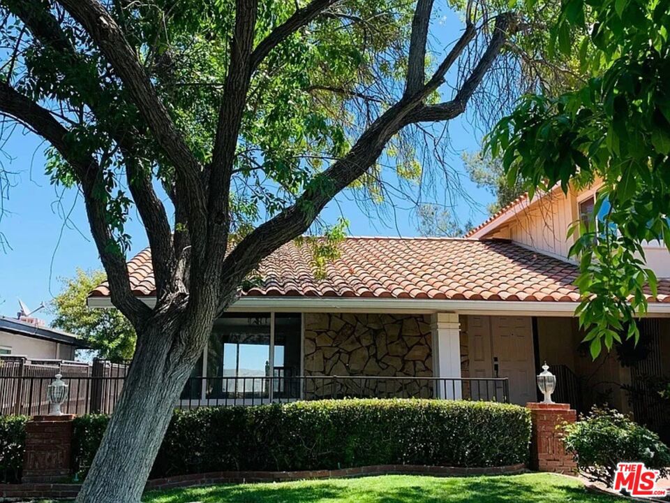 1096 Stoneshead Court