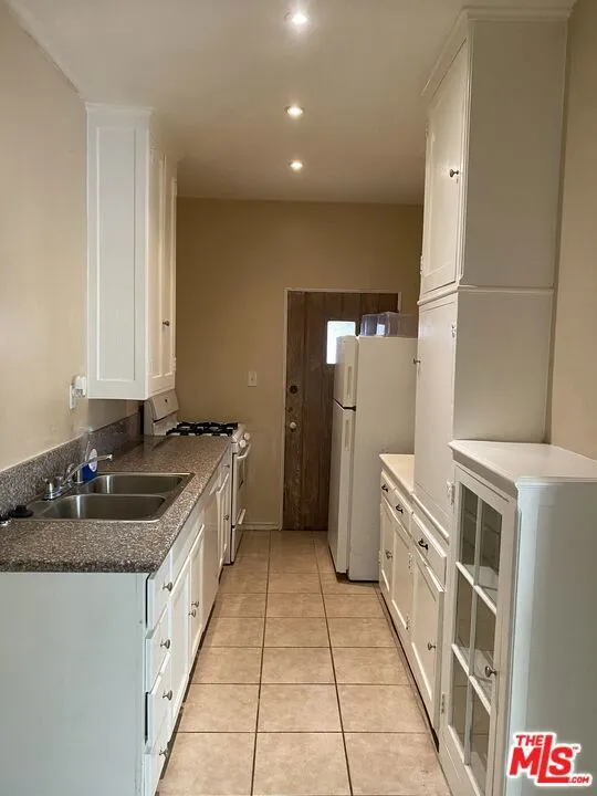 Los Angeles, California 90024, United States, ,1 BathroomBathrooms,Residential,Active,172931