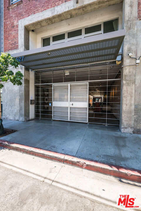 527 Molino Street 206