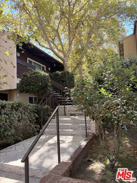 18350 Hatteras Street 256 Tarzana CA 91356