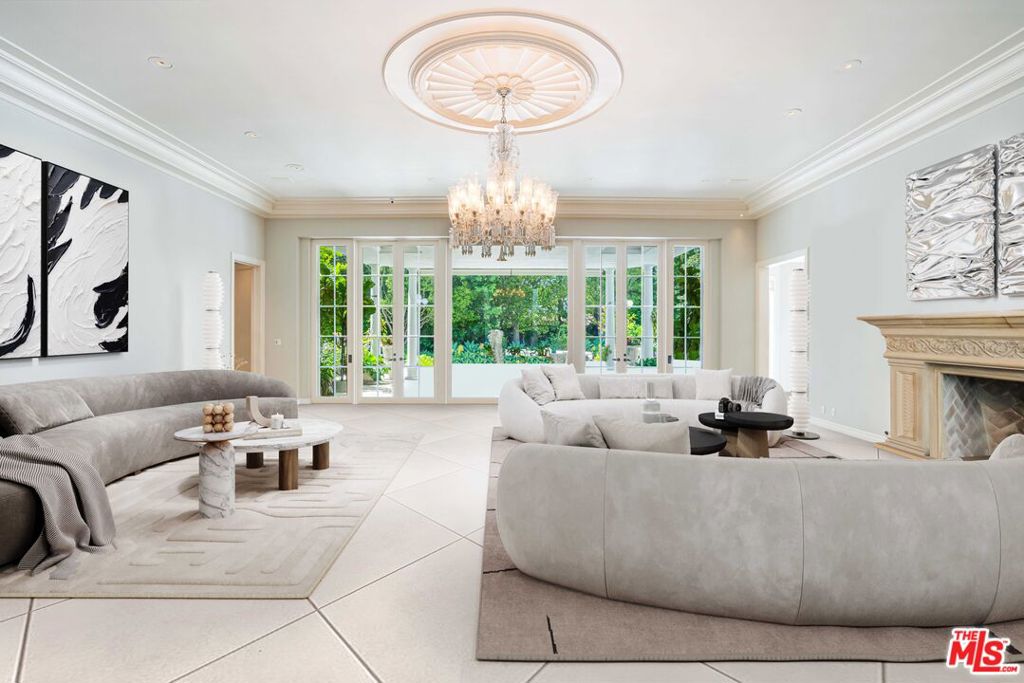 Properties 2 915 Hartford Way