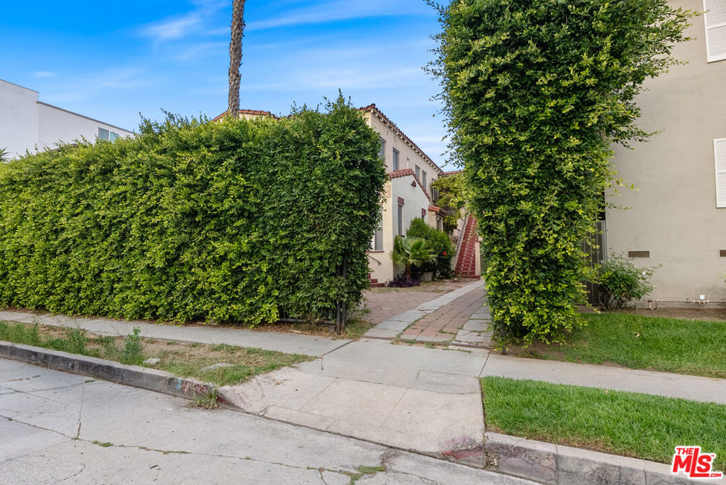 836 Wilcox Avenue