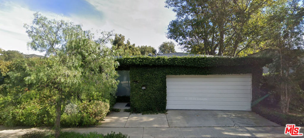 674 Palmera Avenue