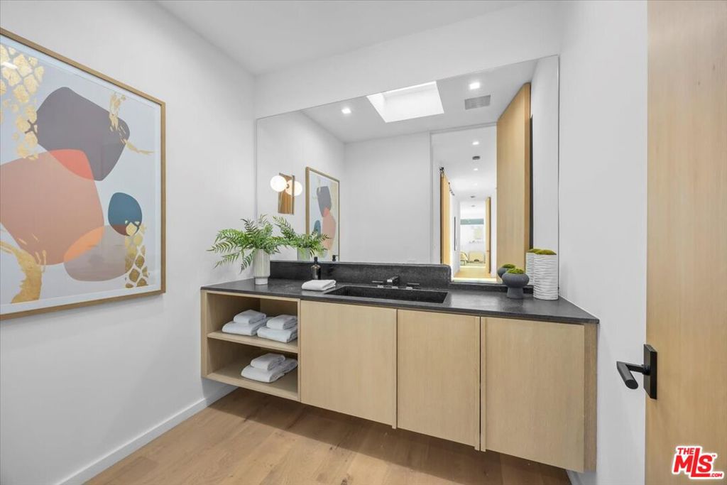 1836 Loma Vista Drive