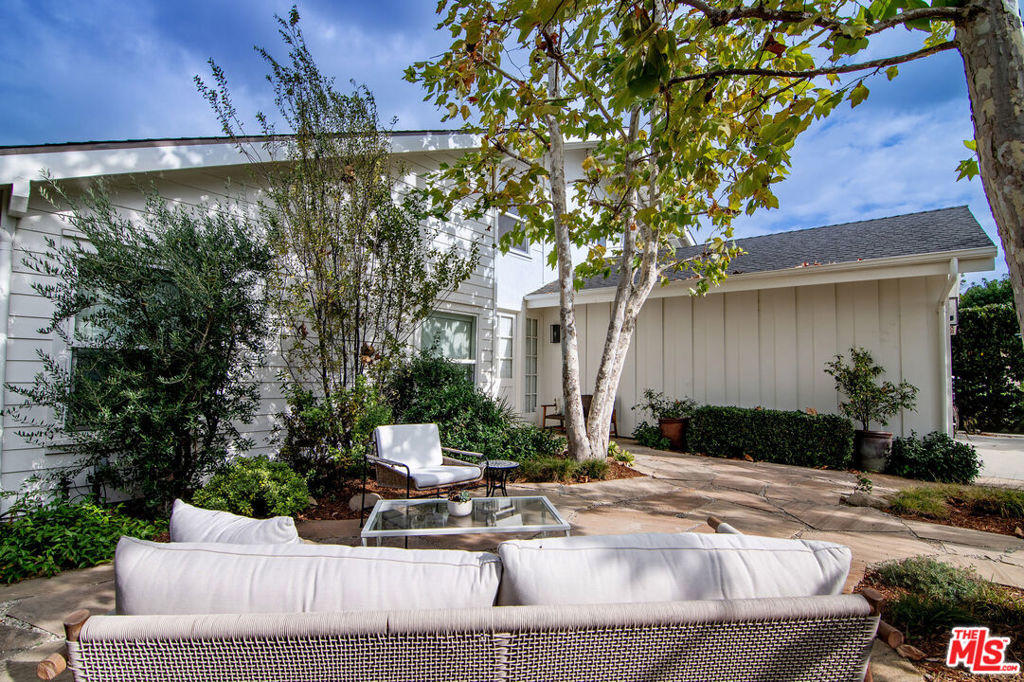 3021 Barry Avenue