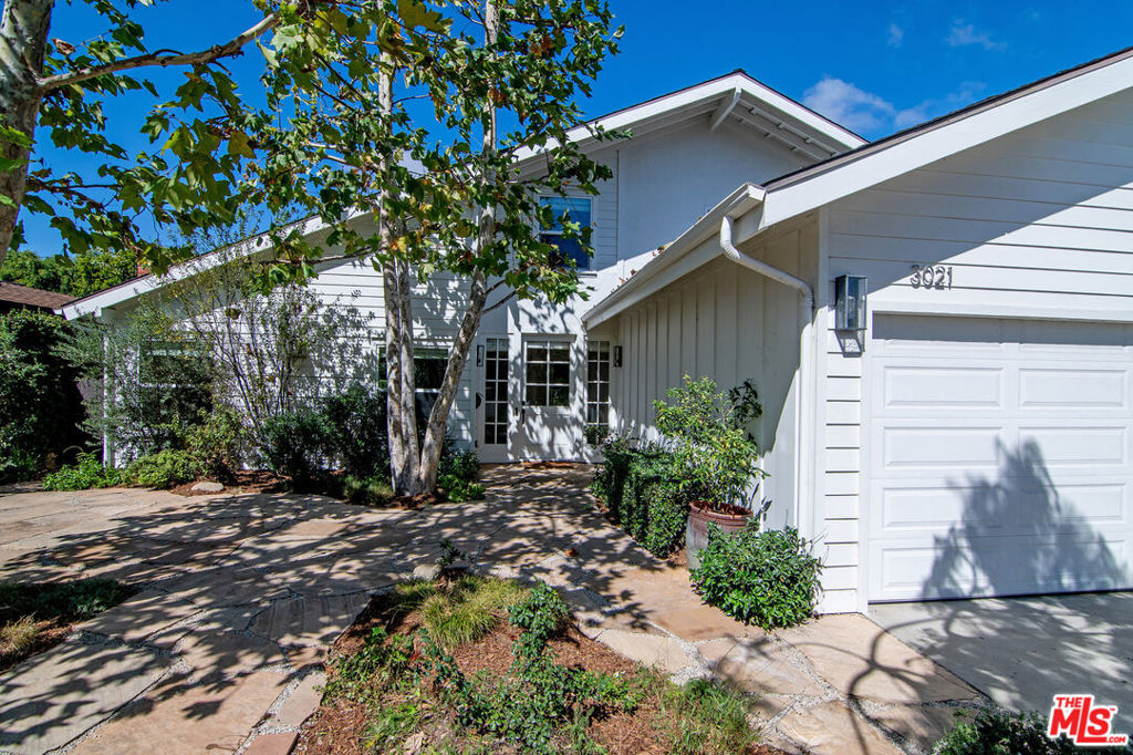 3021 Barry Avenue
