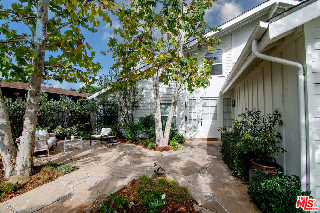3021 Barry Avenue