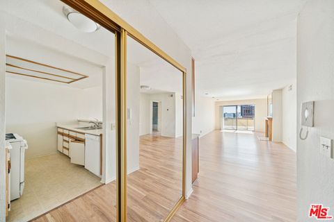 Photo of 1519 N Martel Avenue #308, Los Angeles, CA 90046 (MLS # 26844951)