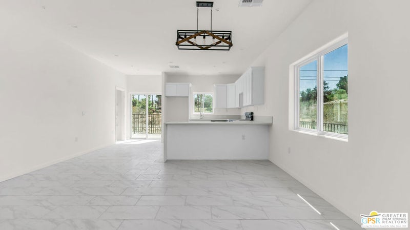 16388 Avenida Rambla