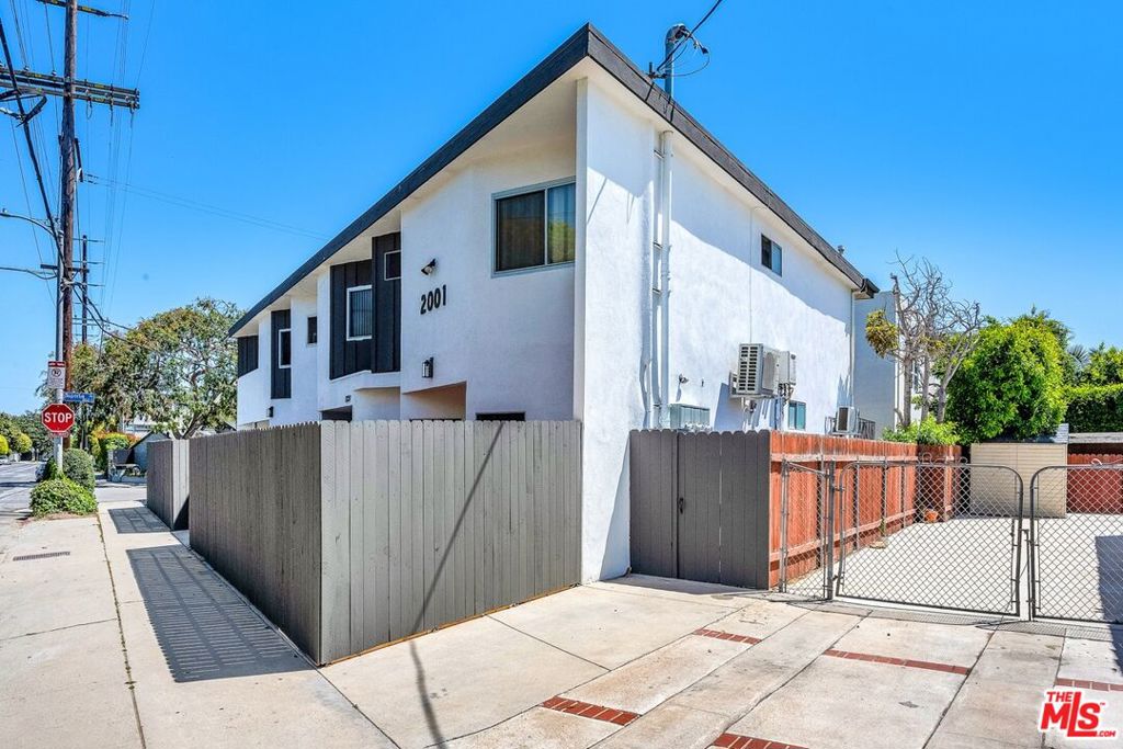 2001 Penmar Avenue