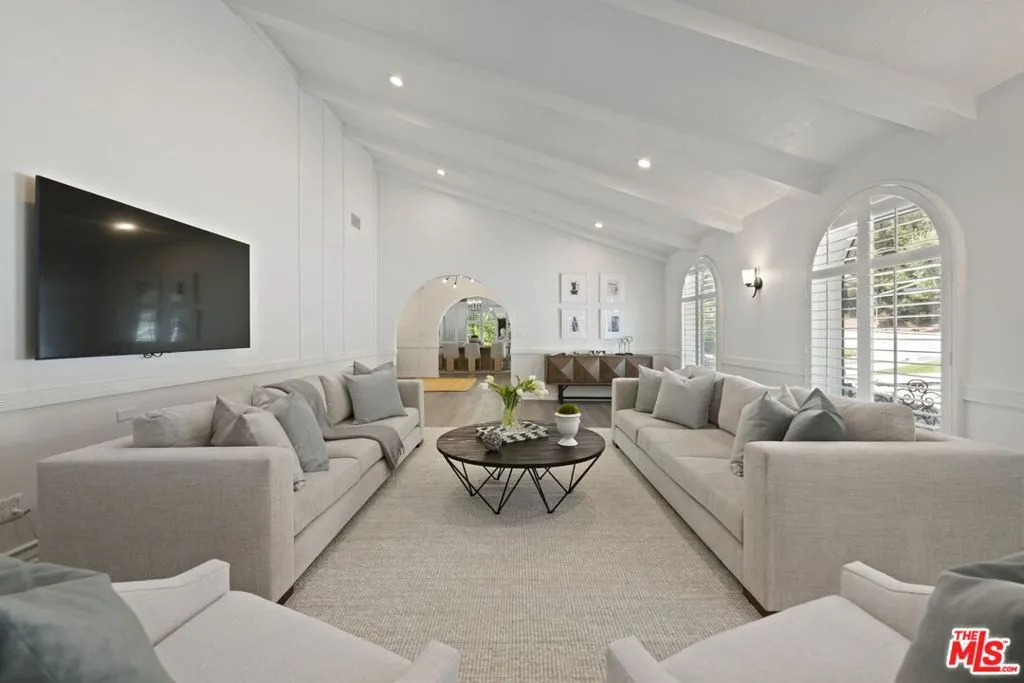 Los Angeles, California 90024, United States, 5 Bedrooms Bedrooms, ,4 BathroomsBathrooms,Residential,Active,173963