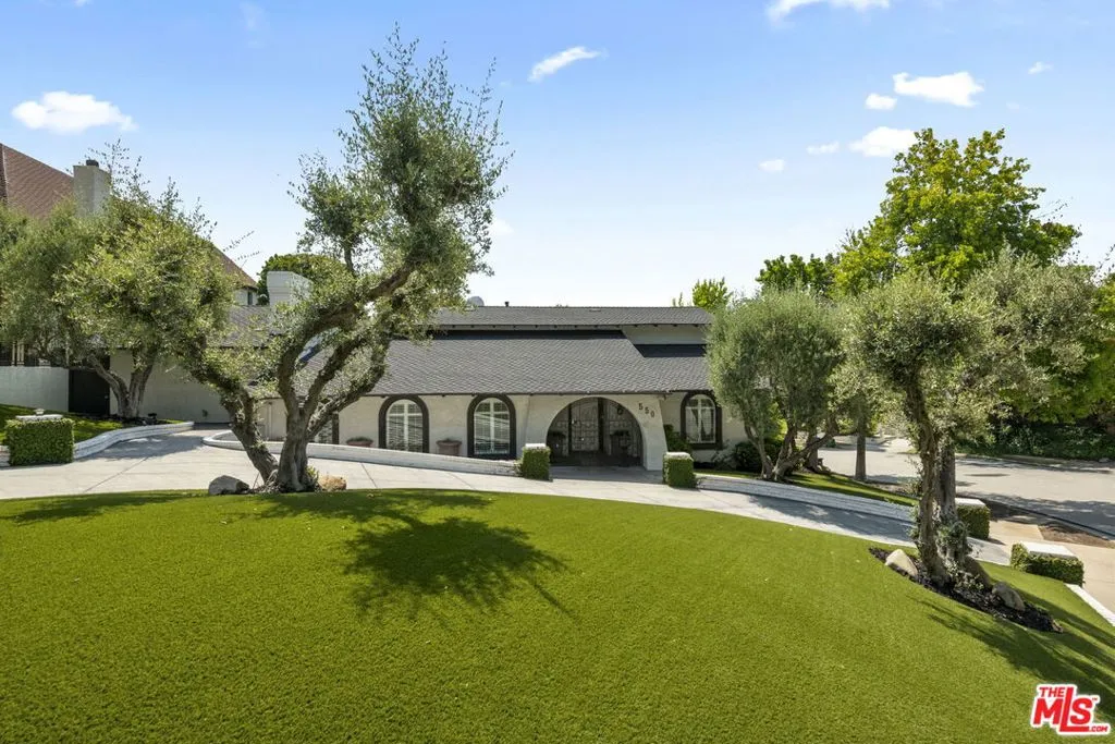 Los Angeles, California 90024, United States, 5 Bedrooms Bedrooms, ,4 BathroomsBathrooms,Residential,Active,173963