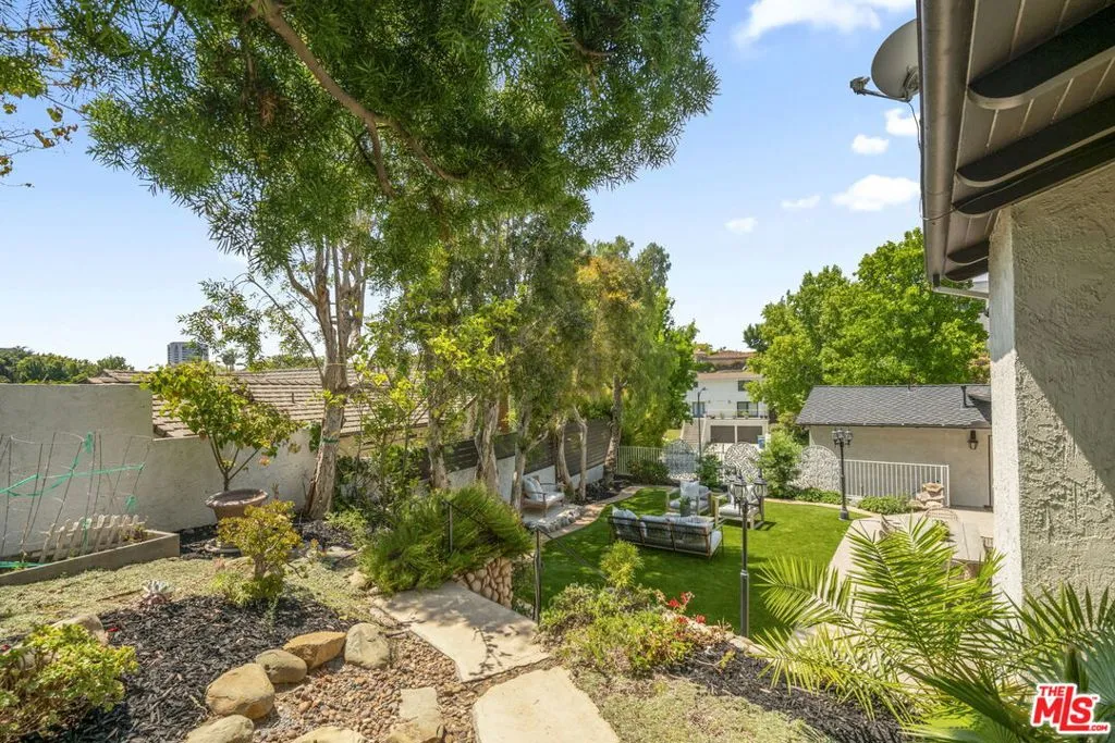 Los Angeles, California 90024, United States, 5 Bedrooms Bedrooms, ,4 BathroomsBathrooms,Residential,Active,173963