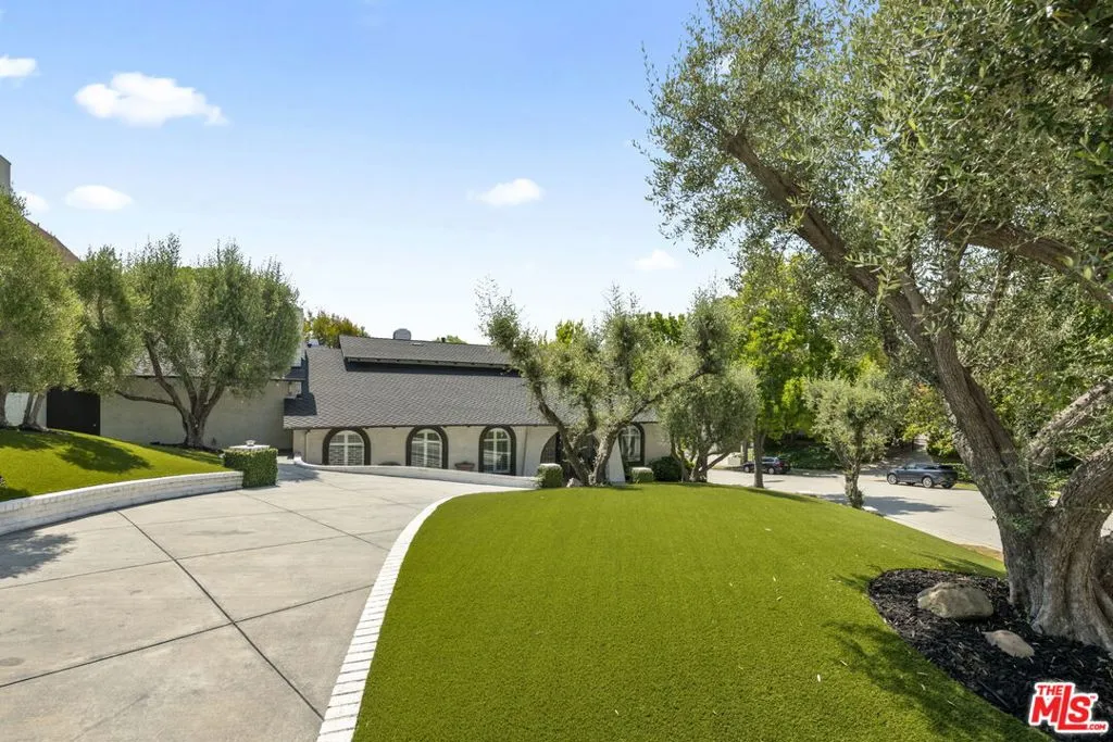 Los Angeles, California 90024, United States, 5 Bedrooms Bedrooms, ,4 BathroomsBathrooms,Residential,Active,173963