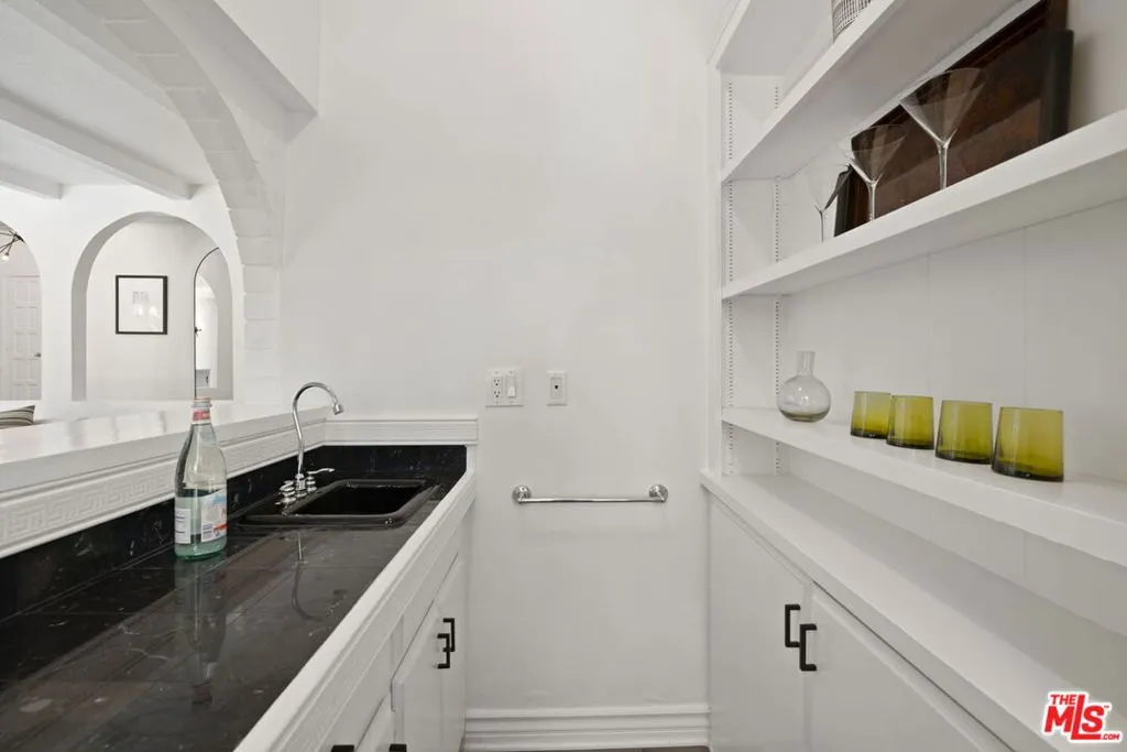 Los Angeles, California 90024, United States, 5 Bedrooms Bedrooms, ,4 BathroomsBathrooms,Residential,Active,173963