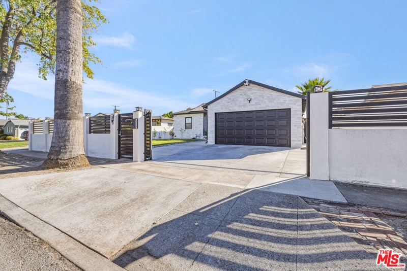 9137 Bartee Avenue