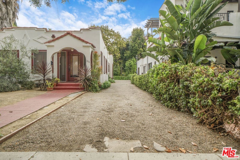 1218 Poinsettia Drive
