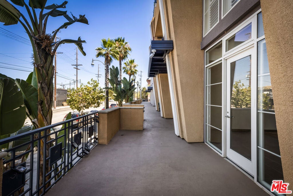 360 W Avenue 26 100