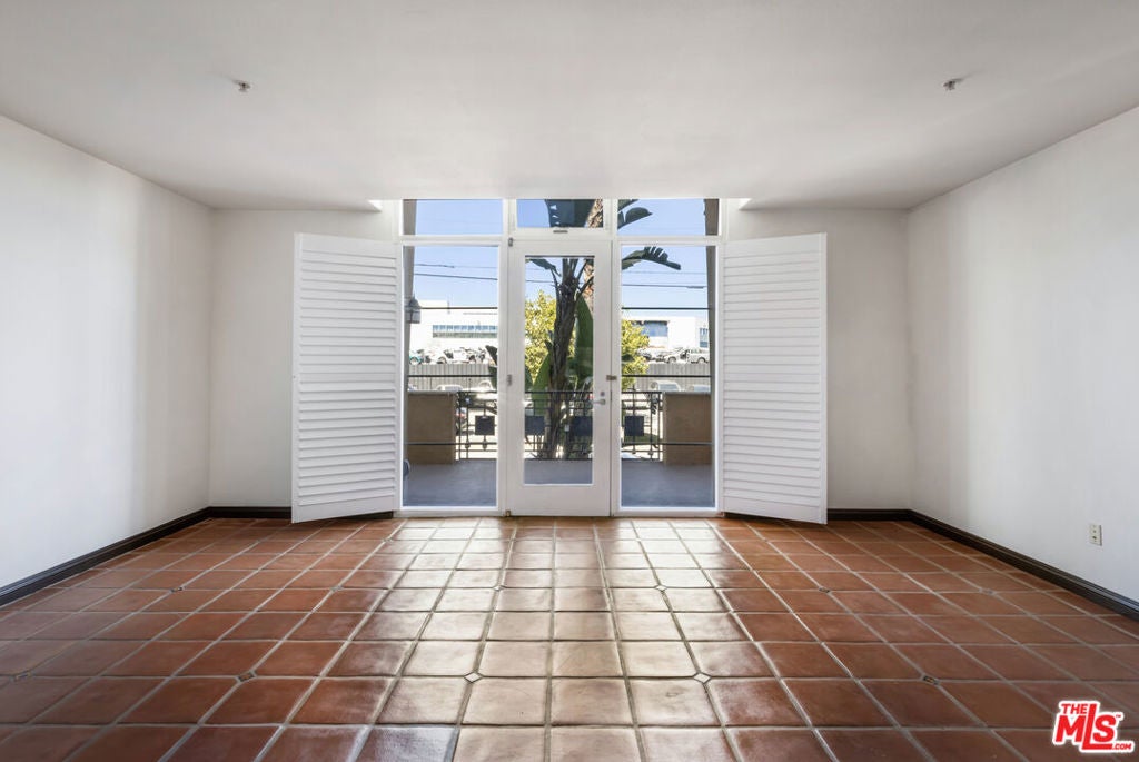 360 W Avenue 26 100