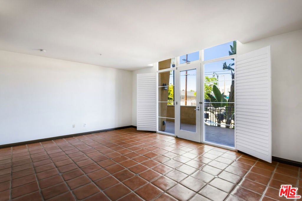 360 W Avenue 26 100