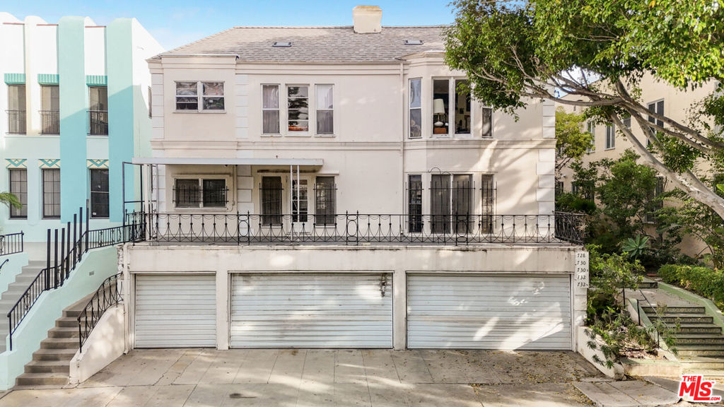 728 S Genesee Avenue