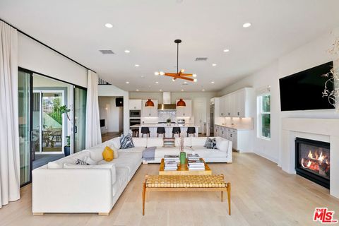 21316 Poema Place Chatsworth CA 91311