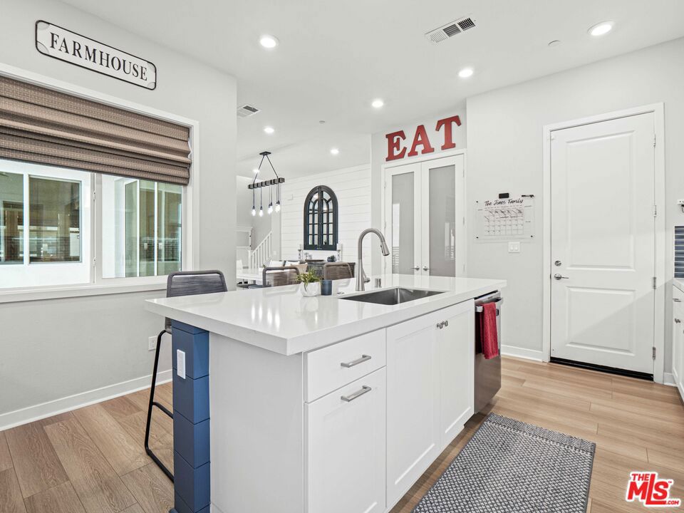 27717 Knoll View Place