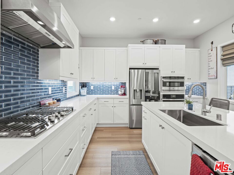 27717 Knoll View Place