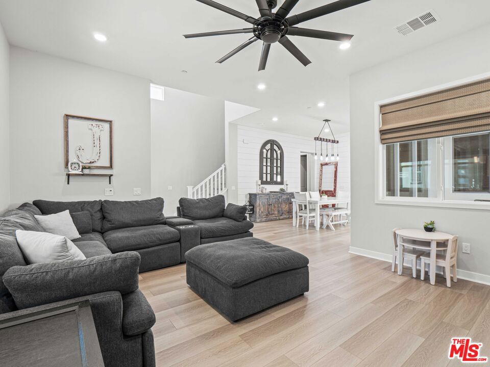 27717 Knoll View Place