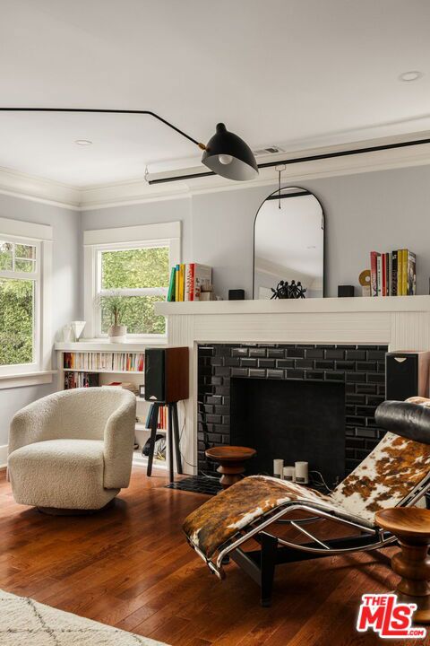 7030 De Longpre Avenue