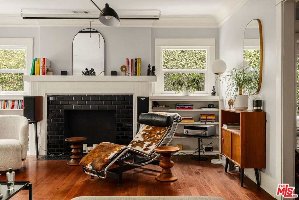 7030 De Longpre Avenue