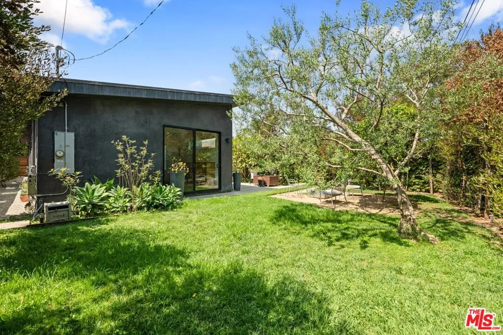 Los Angeles, California 90066, United States, 3 Bedrooms Bedrooms, ,2 BathroomsBathrooms,Residential,Active,202151