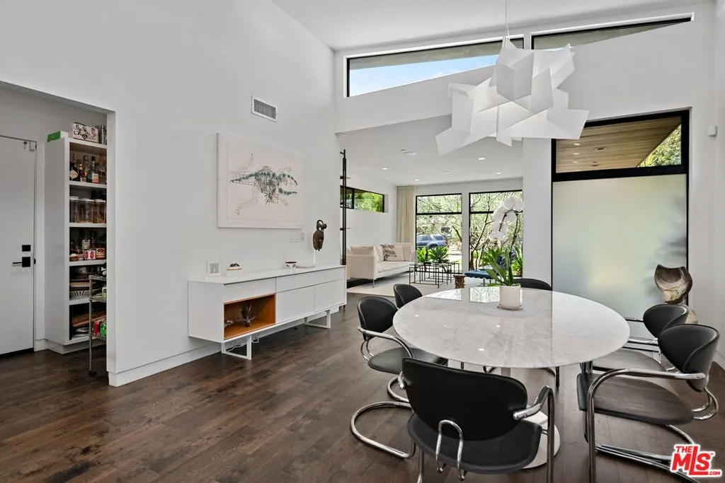 Los Angeles, California 90066, United States, 3 Bedrooms Bedrooms, ,2 BathroomsBathrooms,Residential,Active,202151