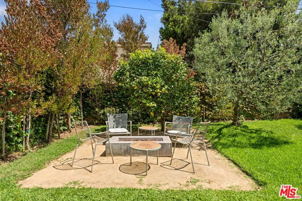 Los Angeles, California 90066, United States, 3 Bedrooms Bedrooms, ,2 BathroomsBathrooms,Residential,Active,202151