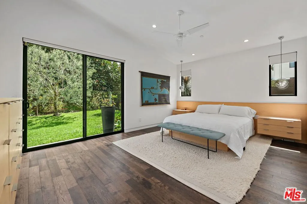 Los Angeles, California 90066, United States, 3 Bedrooms Bedrooms, ,2 BathroomsBathrooms,Residential,Active,202151