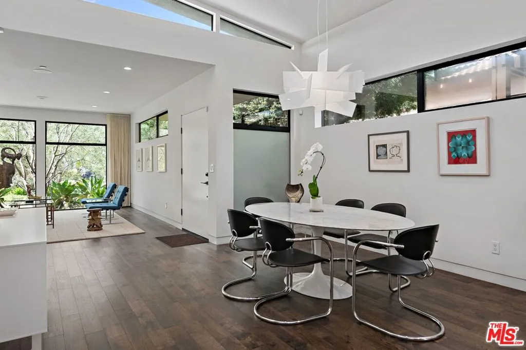 Los Angeles, California 90066, United States, 3 Bedrooms Bedrooms, ,2 BathroomsBathrooms,Residential,Active,202151