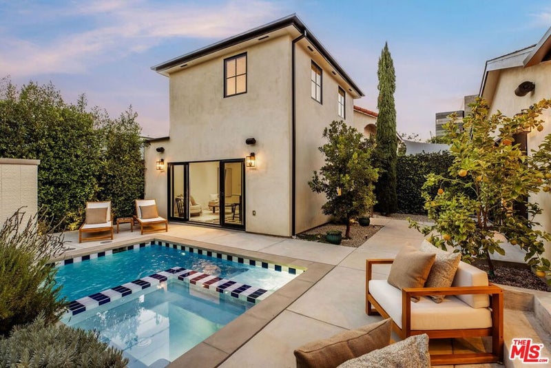 133 N La Jolla Avenue