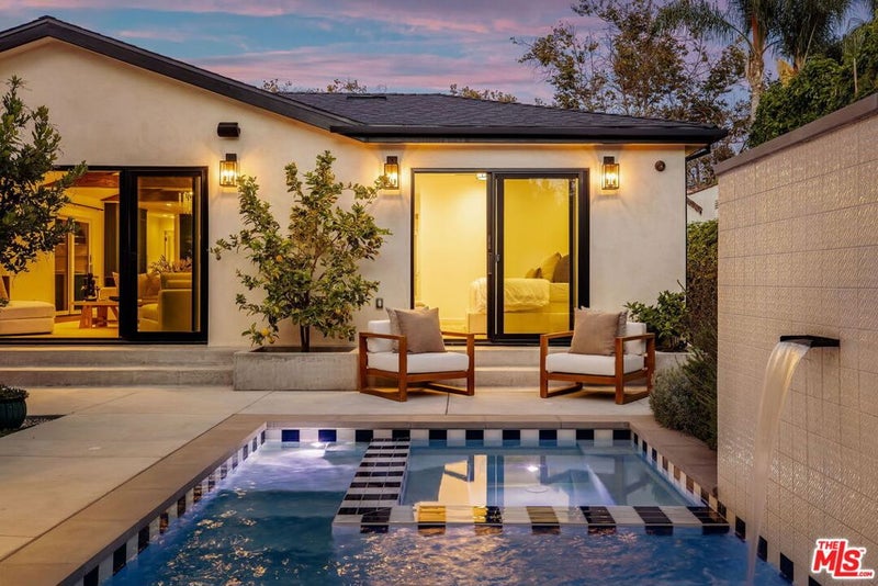 133 N La Jolla Avenue