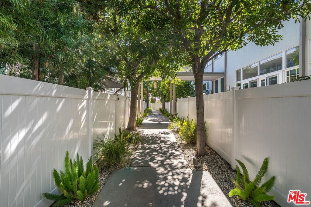 4314 W Kling Street 23