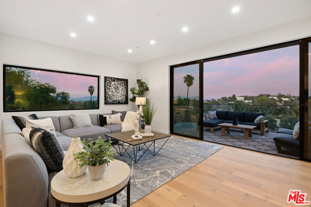 Properties 2 5221 Campo Road