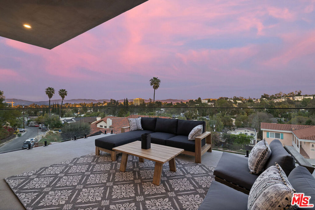 Properties 1 5221 Campo Road