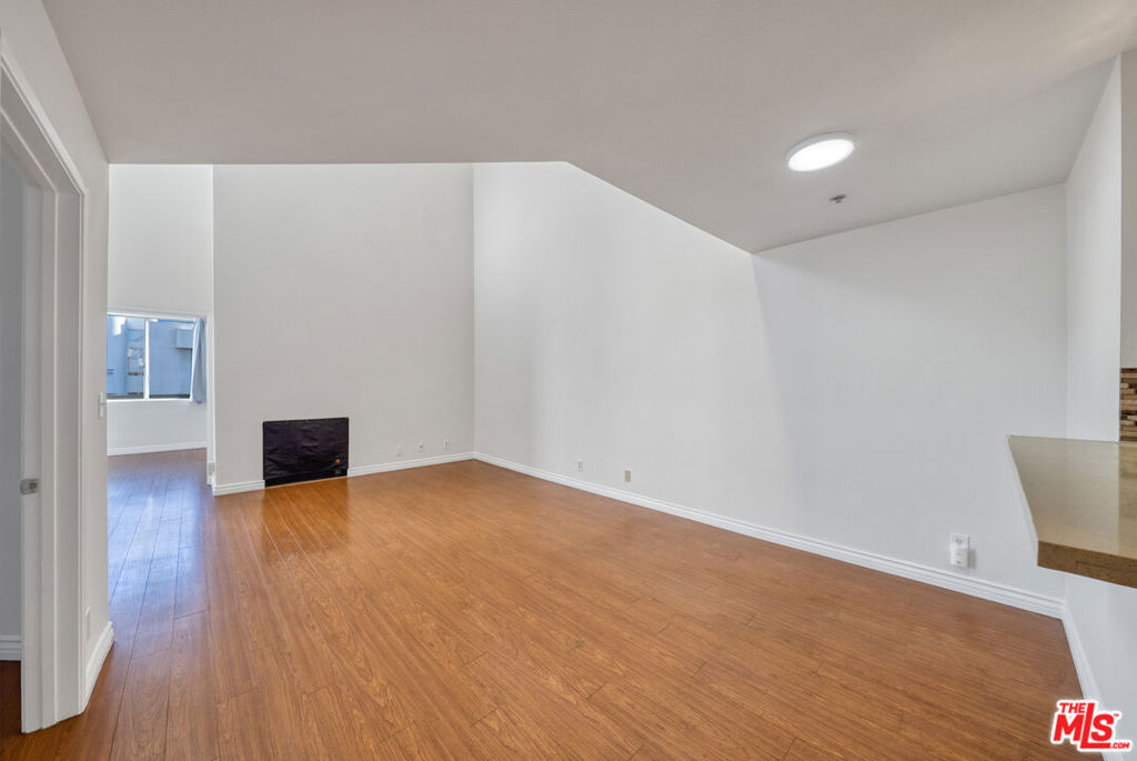 525 S Berendo Street 405