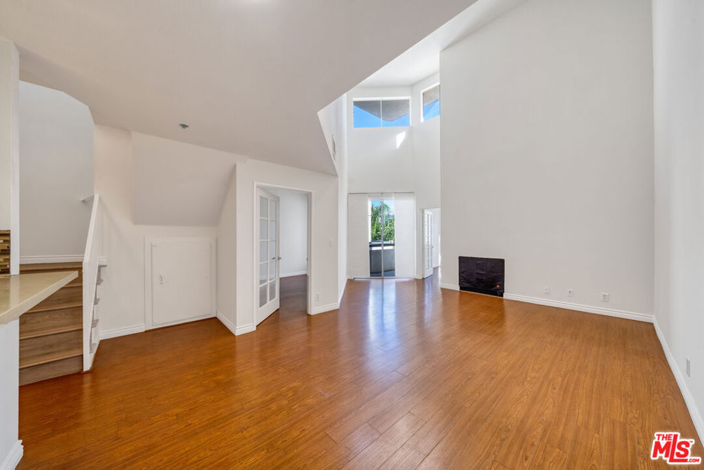 525 S Berendo Street 405