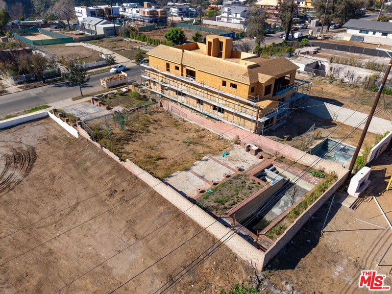 532 Via De La Paz
