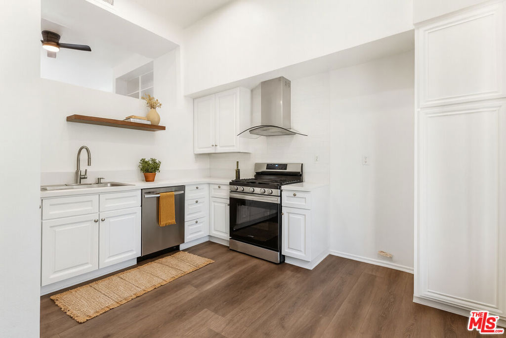 14500 Van Nuys Boulevard 33