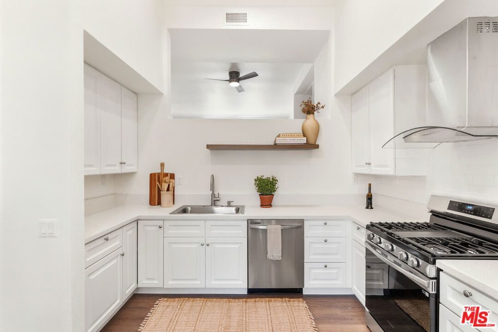14500 Van Nuys Boulevard 33
