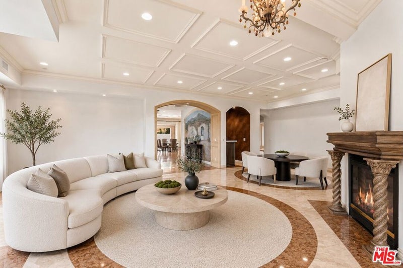 868 Braewood Court