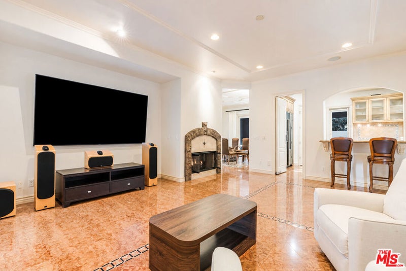 868 Braewood Court